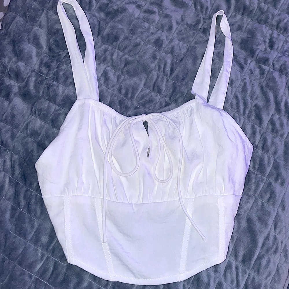 Le Lis white crop top, ties in the front, corset style